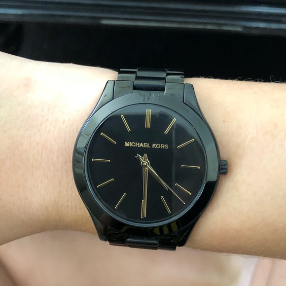 Michael Kors black watch - Picture 2 of 3